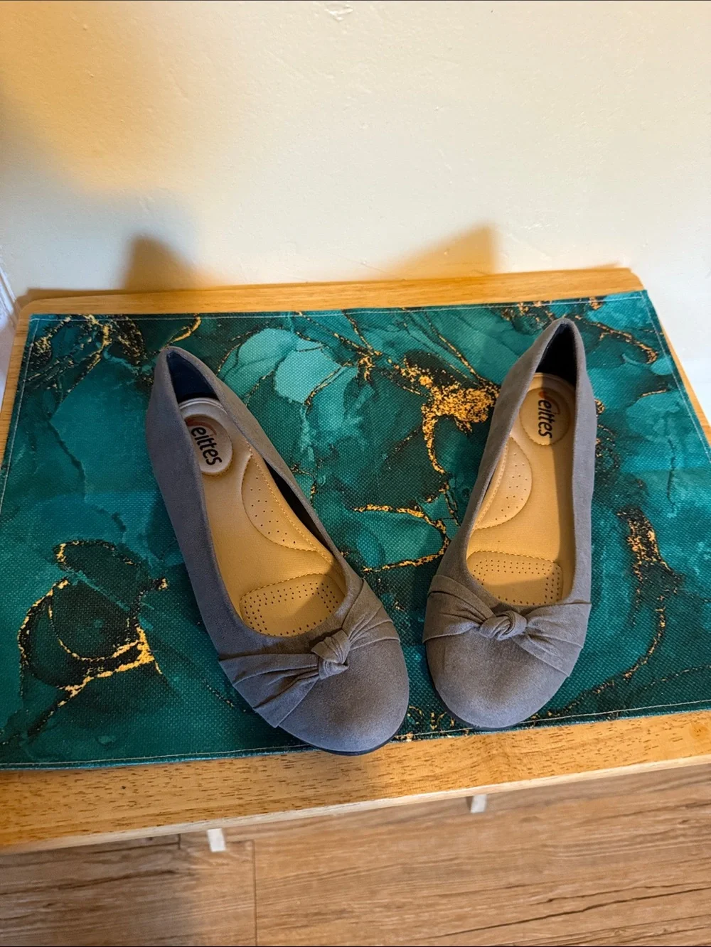 Mossimo Supply Co. Gray Knot-Front Ballet Flats